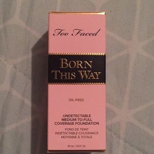 Too Faced Born This Way Foundation in Brûlée